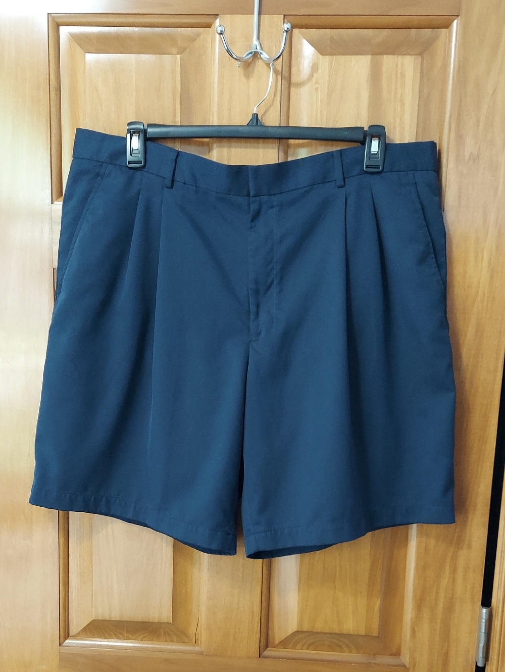 Greg Norman Collection Men's Navy Blue Pleated Front Shorts, Size 42, Like New
